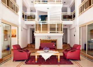 Otel Adora