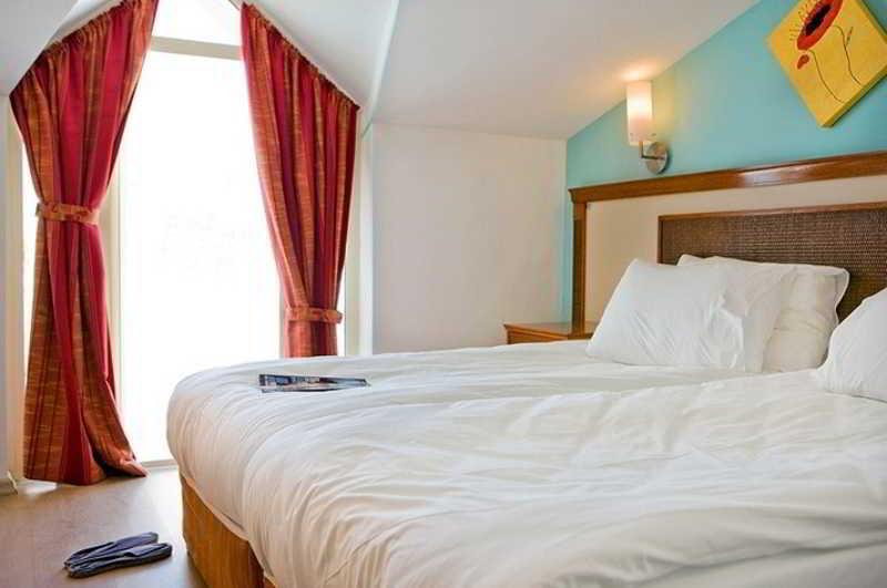 Otel Adora Side