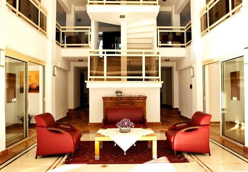 Otel Adora 3*